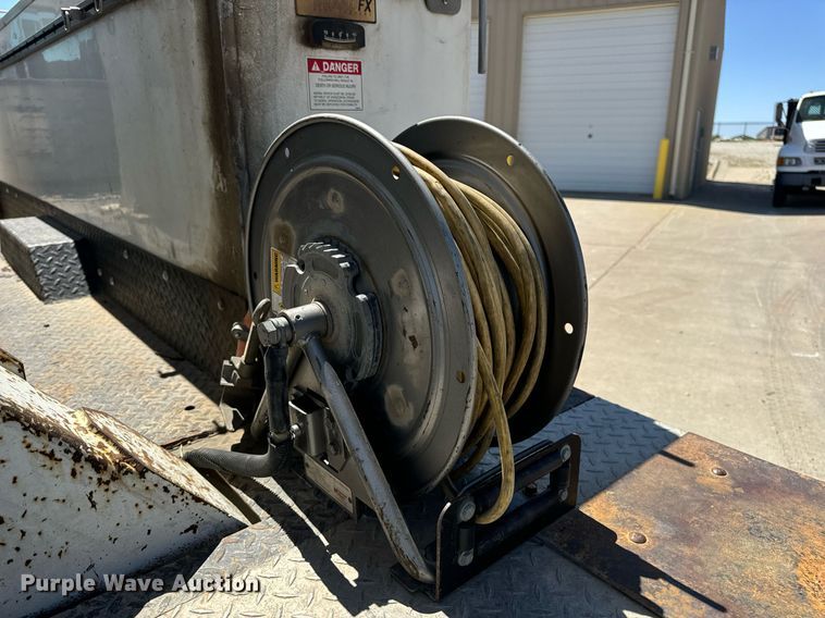 image for item DV1929 2014 Kenworth T370 bucket truck