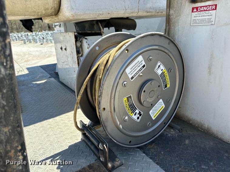 image for item DV1929 2014 Kenworth T370 bucket truck