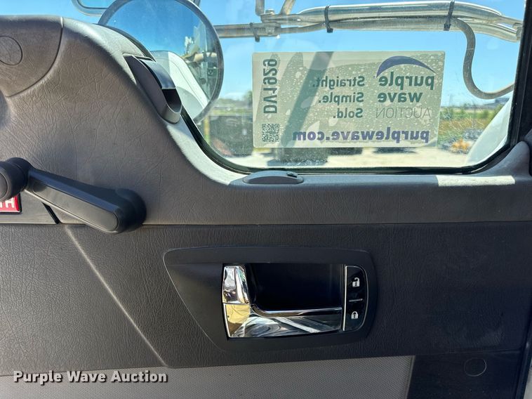 image for item DV1929 2014 Kenworth T370 bucket truck