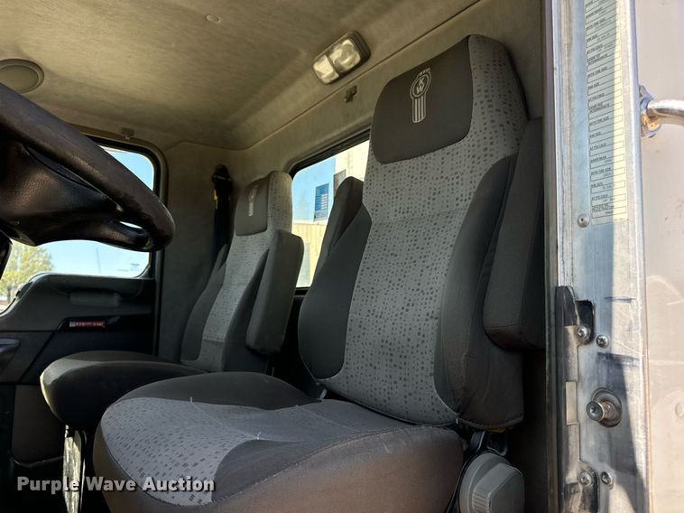 image for item DV1929 2014 Kenworth T370 bucket truck