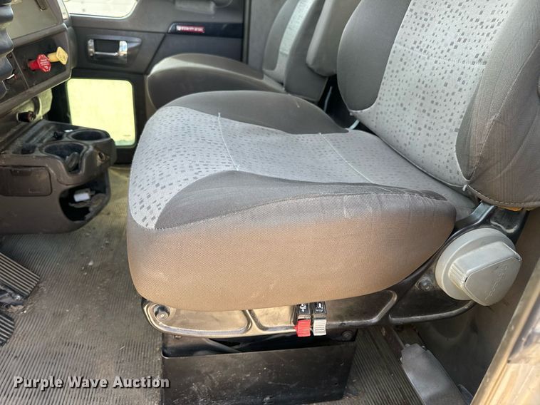 image for item DV1929 2014 Kenworth T370 bucket truck