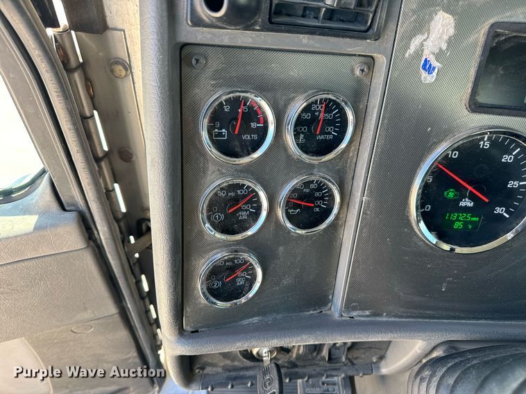 image for item DV1929 2014 Kenworth T370 bucket truck