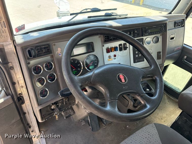 image for item DV1929 2014 Kenworth T370 bucket truck