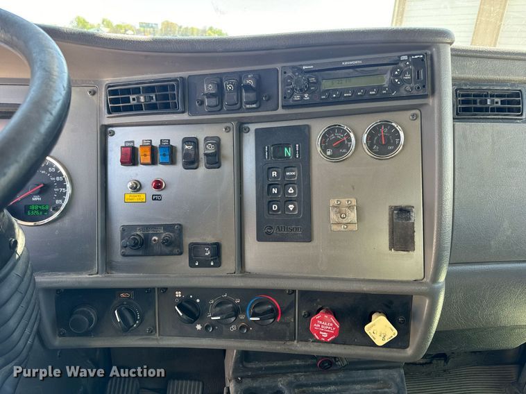 image for item DV1929 2014 Kenworth T370 bucket truck