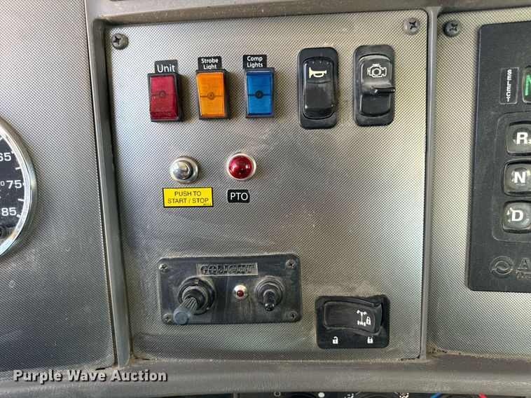 image for item DV1929 2014 Kenworth T370 bucket truck