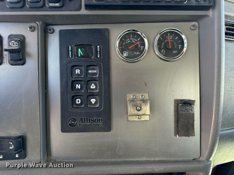 image for item DV1929 2014 Kenworth T370 bucket truck