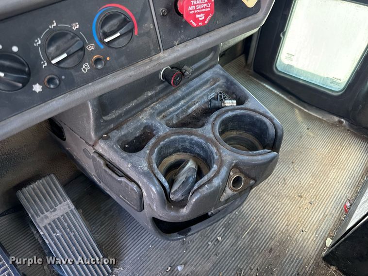 image for item DV1929 2014 Kenworth T370 bucket truck