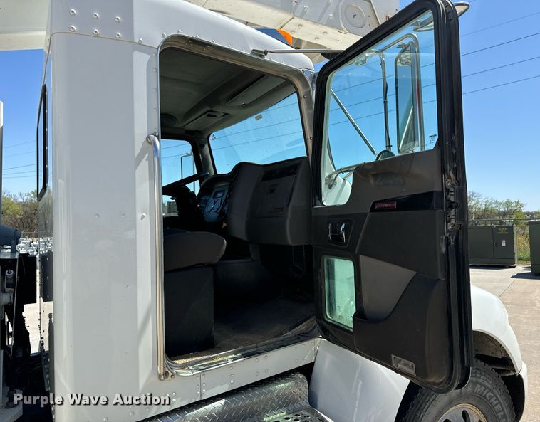 image for item DV1929 2014 Kenworth T370 bucket truck