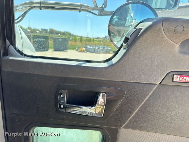 image for item DV1929 2014 Kenworth T370 bucket truck