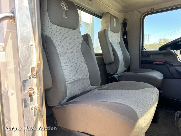 image for item DV1929 2014 Kenworth T370 bucket truck