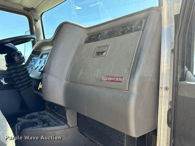 image for item DV1929 2014 Kenworth T370 bucket truck