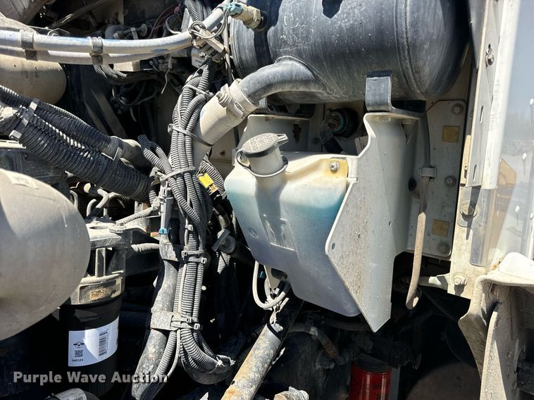 image for item DV1929 2014 Kenworth T370 bucket truck