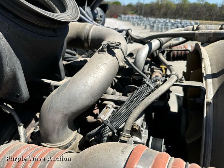 image for item DV1929 2014 Kenworth T370 bucket truck