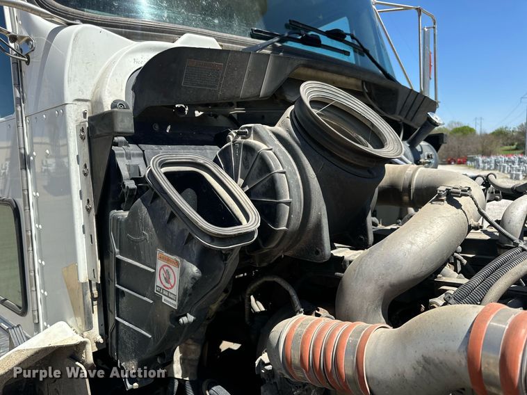 image for item DV1929 2014 Kenworth T370 bucket truck