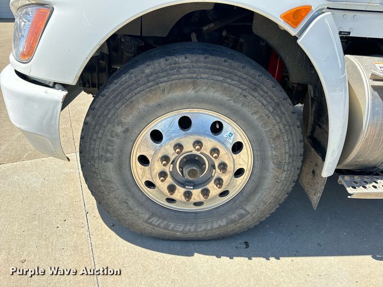 image for item DV1929 2014 Kenworth T370 bucket truck