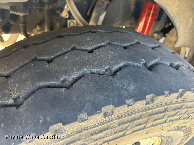 image for item DV1929 2014 Kenworth T370 bucket truck