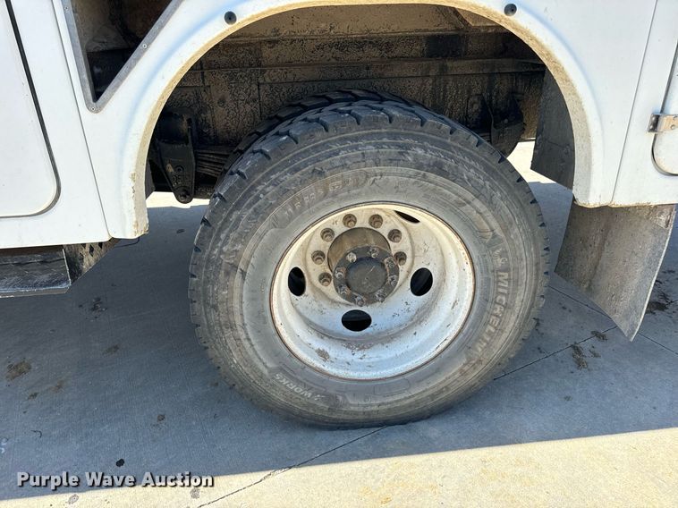 image for item DV1929 2014 Kenworth T370 bucket truck