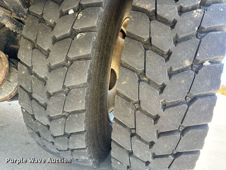 image for item DV1929 2014 Kenworth T370 bucket truck