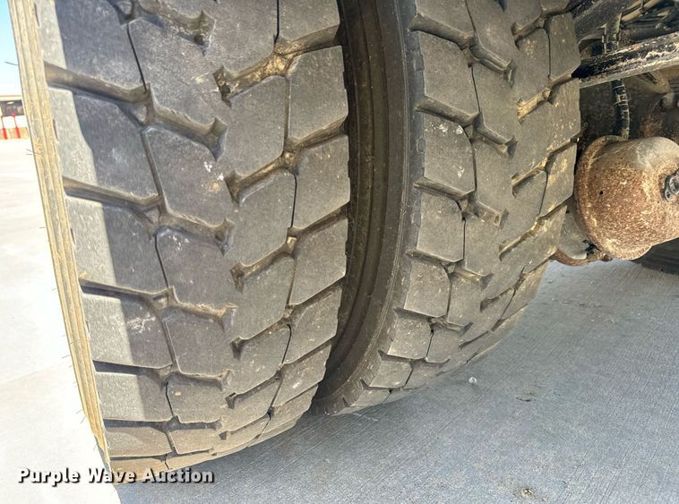 image for item DV1929 2014 Kenworth T370 bucket truck