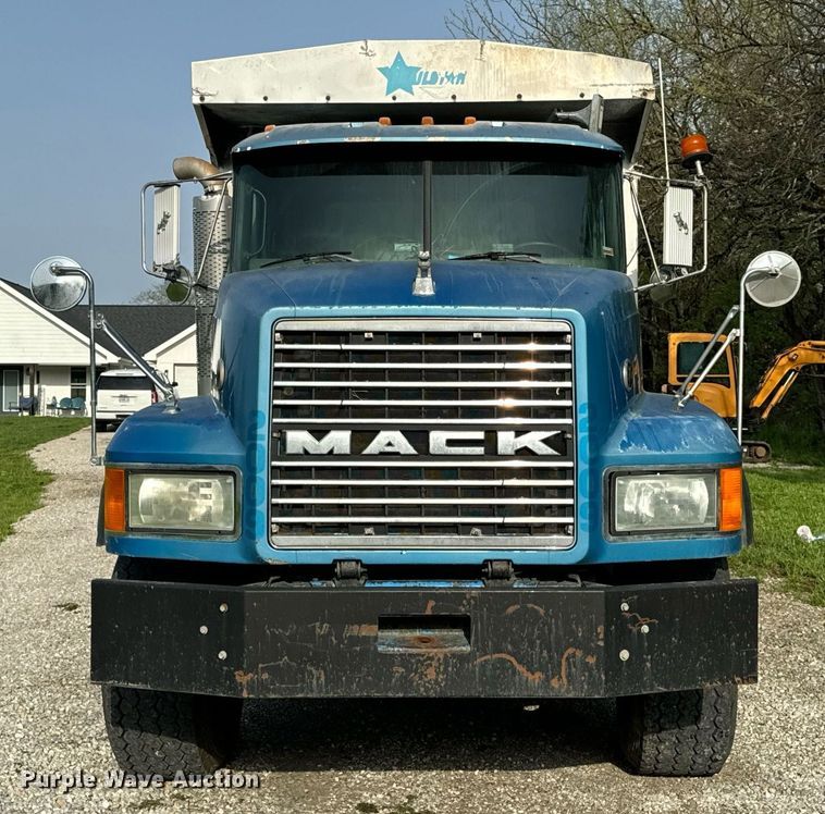 image for item DV1992 1998 Mack CL700 dump truck