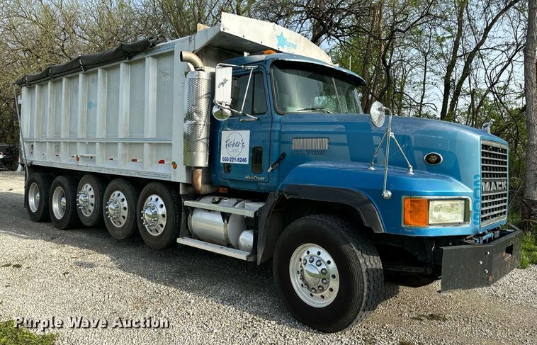 image for item DV1992 1998 Mack CL700 dump truck