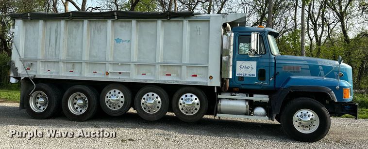 image for item DV1992 1998 Mack CL700 dump truck