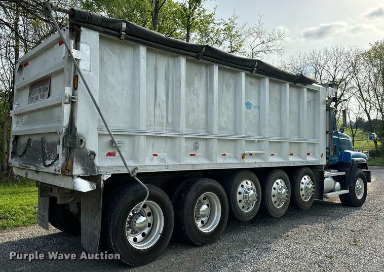 image for item DV1992 1998 Mack CL700 dump truck