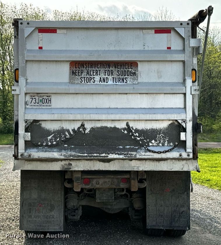 image for item DV1992 1998 Mack CL700 dump truck