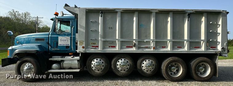 image for item DV1992 1998 Mack CL700 dump truck