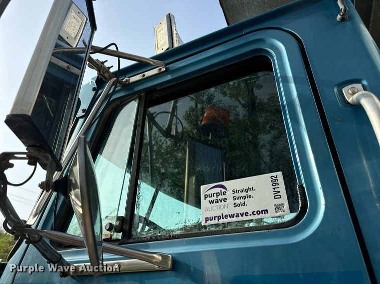 image for item DV1992 1998 Mack CL700 dump truck