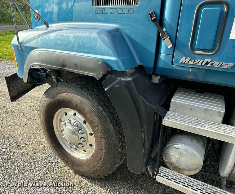 image for item DV1992 1998 Mack CL700 dump truck