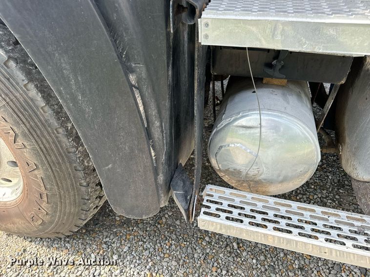 image for item DV1992 1998 Mack CL700 dump truck