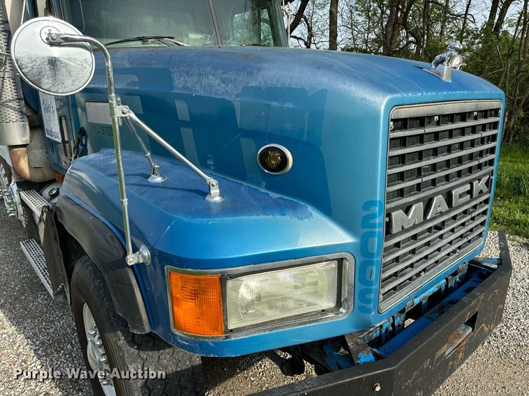 image for item DV1992 1998 Mack CL700 dump truck