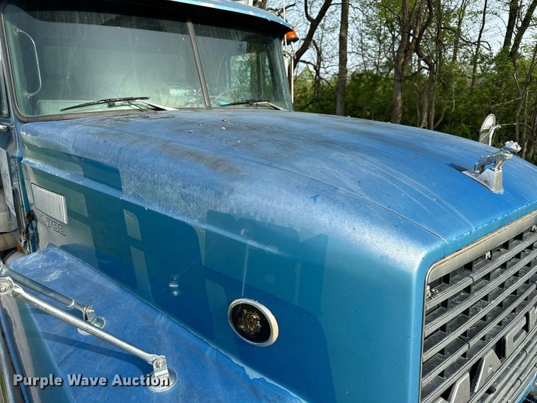 image for item DV1992 1998 Mack CL700 dump truck