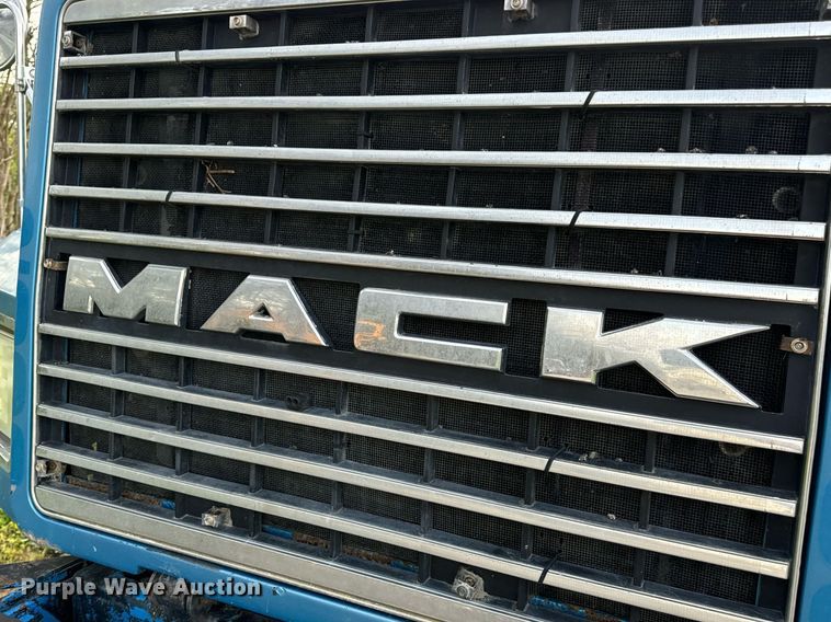 image for item DV1992 1998 Mack CL700 dump truck