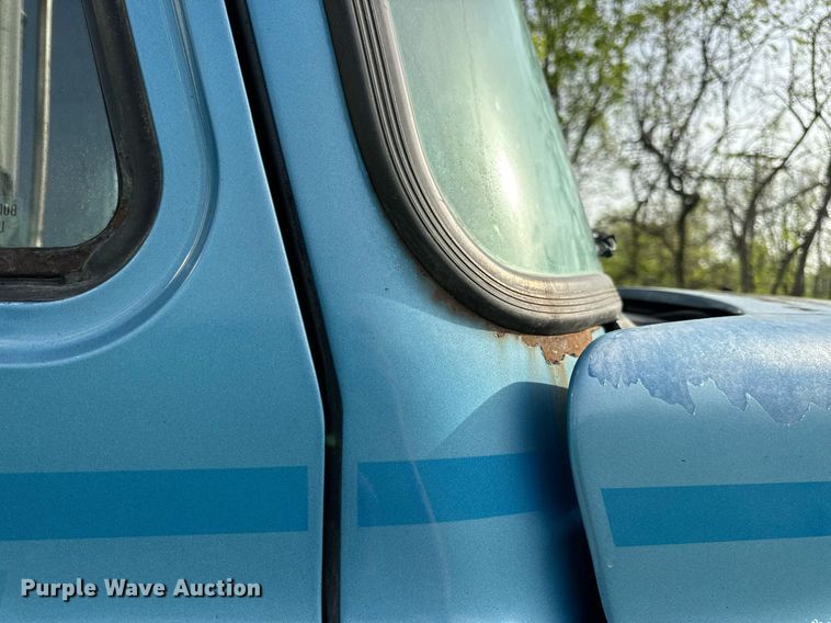 image for item DV1992 1998 Mack CL700 dump truck