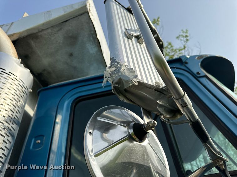 image for item DV1992 1998 Mack CL700 dump truck