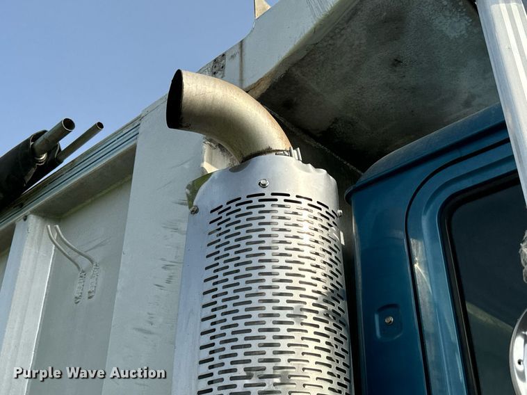 image for item DV1992 1998 Mack CL700 dump truck