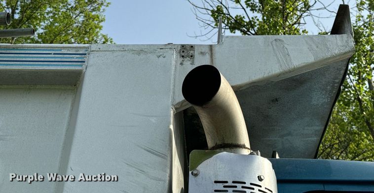 image for item DV1992 1998 Mack CL700 dump truck