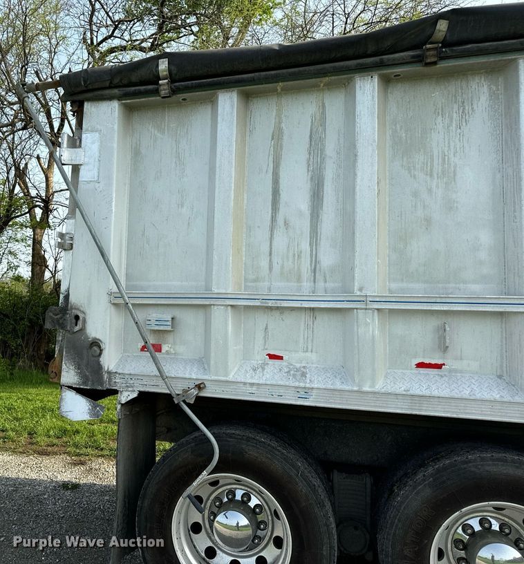 image for item DV1992 1998 Mack CL700 dump truck