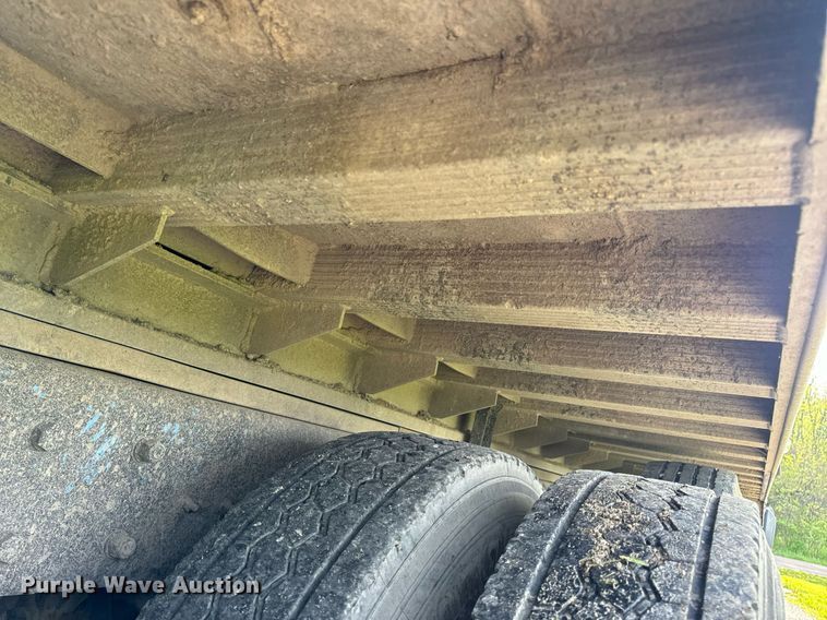 image for item DV1992 1998 Mack CL700 dump truck