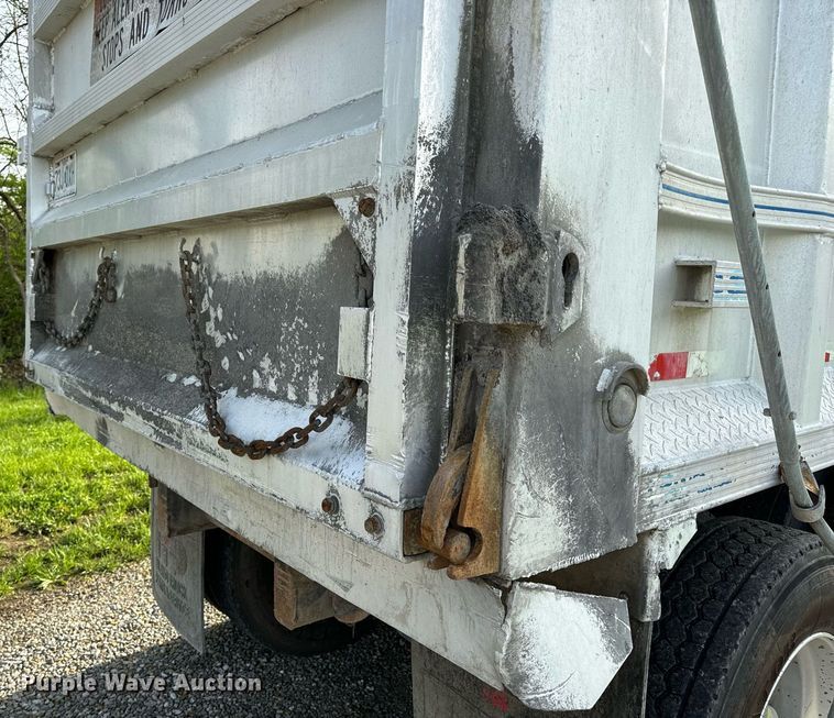 image for item DV1992 1998 Mack CL700 dump truck