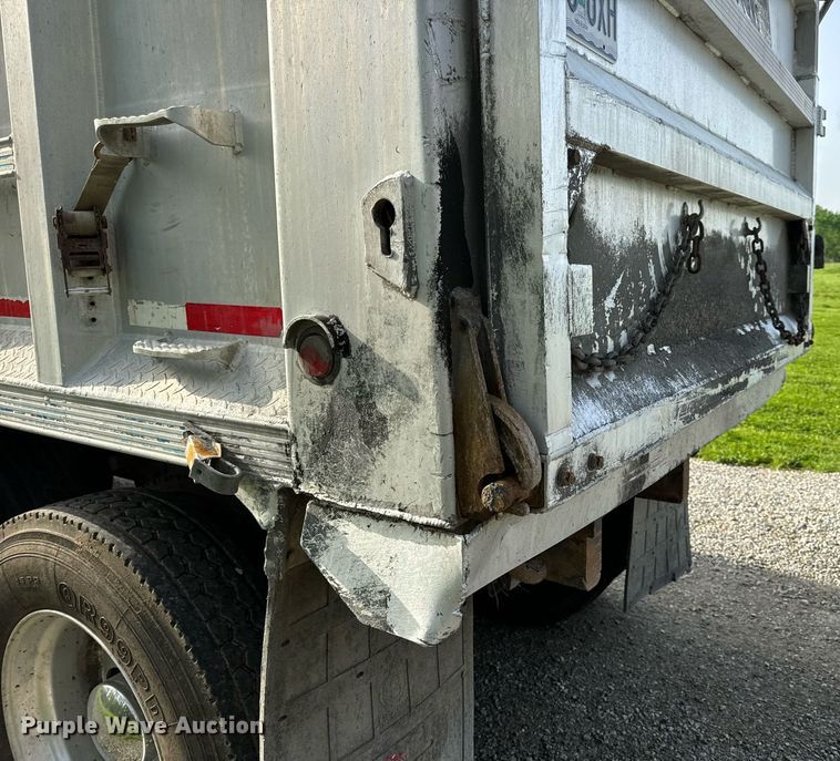 image for item DV1992 1998 Mack CL700 dump truck