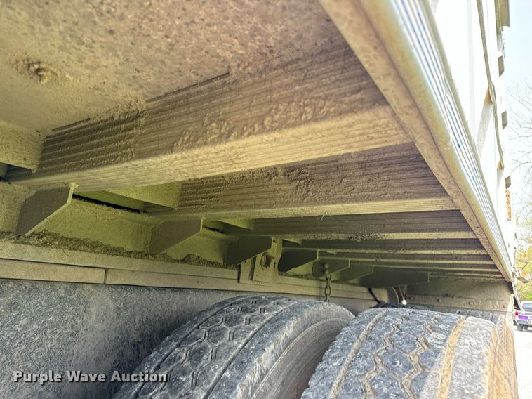 image for item DV1992 1998 Mack CL700 dump truck