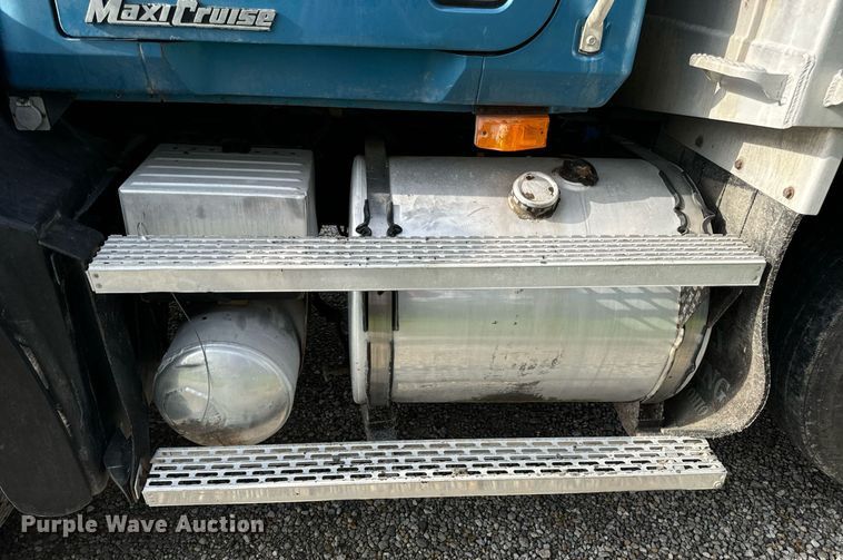 image for item DV1992 1998 Mack CL700 dump truck