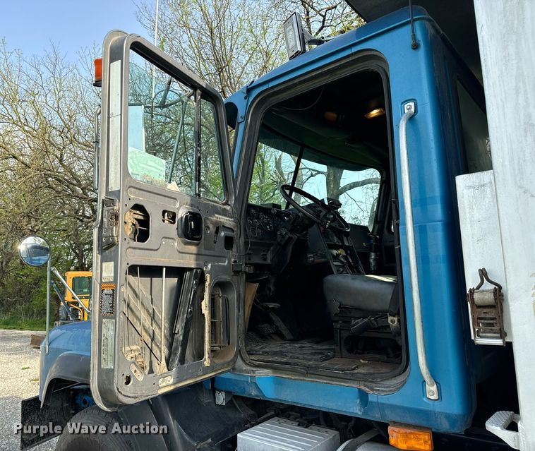 image for item DV1992 1998 Mack CL700 dump truck