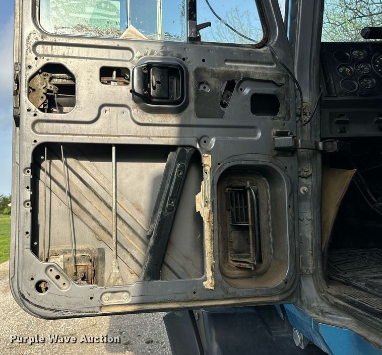 image for item DV1992 1998 Mack CL700 dump truck