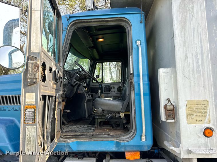 image for item DV1992 1998 Mack CL700 dump truck