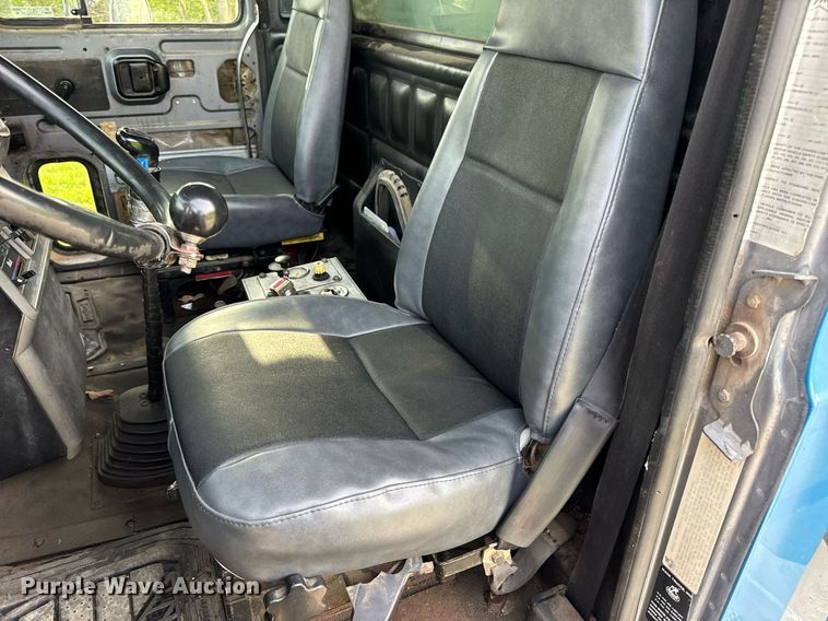 image for item DV1992 1998 Mack CL700 dump truck