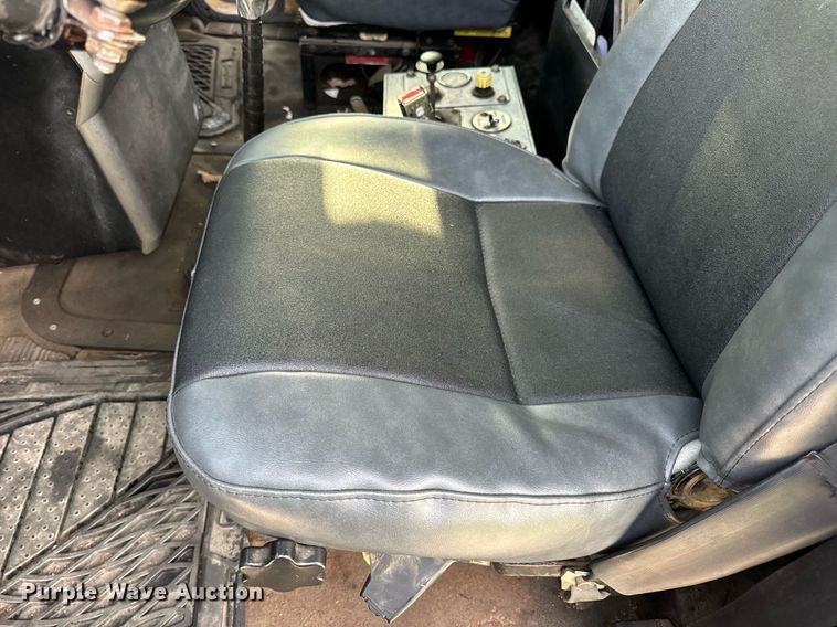 image for item DV1992 1998 Mack CL700 dump truck